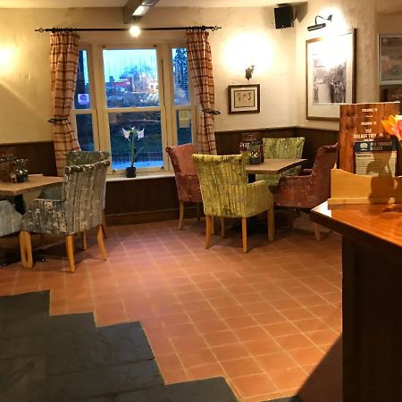 The Walnut Tree Inn Mere Мир Экстерьер фото