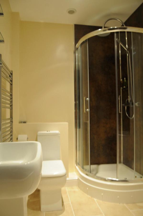 The Walnut Tree Inn Mere Мир Экстерьер фото